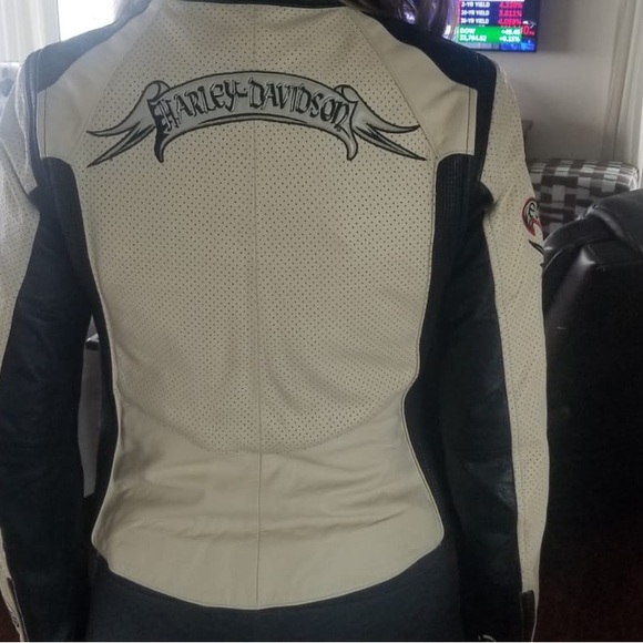 Harley Davidson Genuine Leather Jacket - Picture 2 of 4